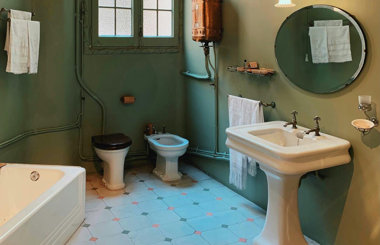 Vintage Bathroom Retro Inspired